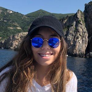 Meet your Posher, Angie